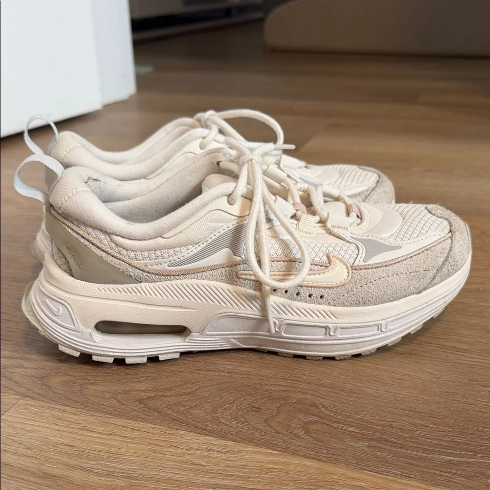 Nike Air Bliss Sneakers - Picture 5 of 10